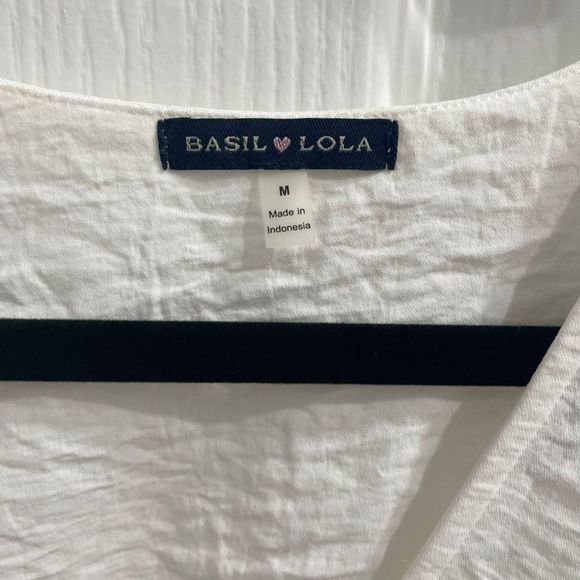$ BASIL LOLA Women's Crop Top White Size Medium - Picture 2 of 4